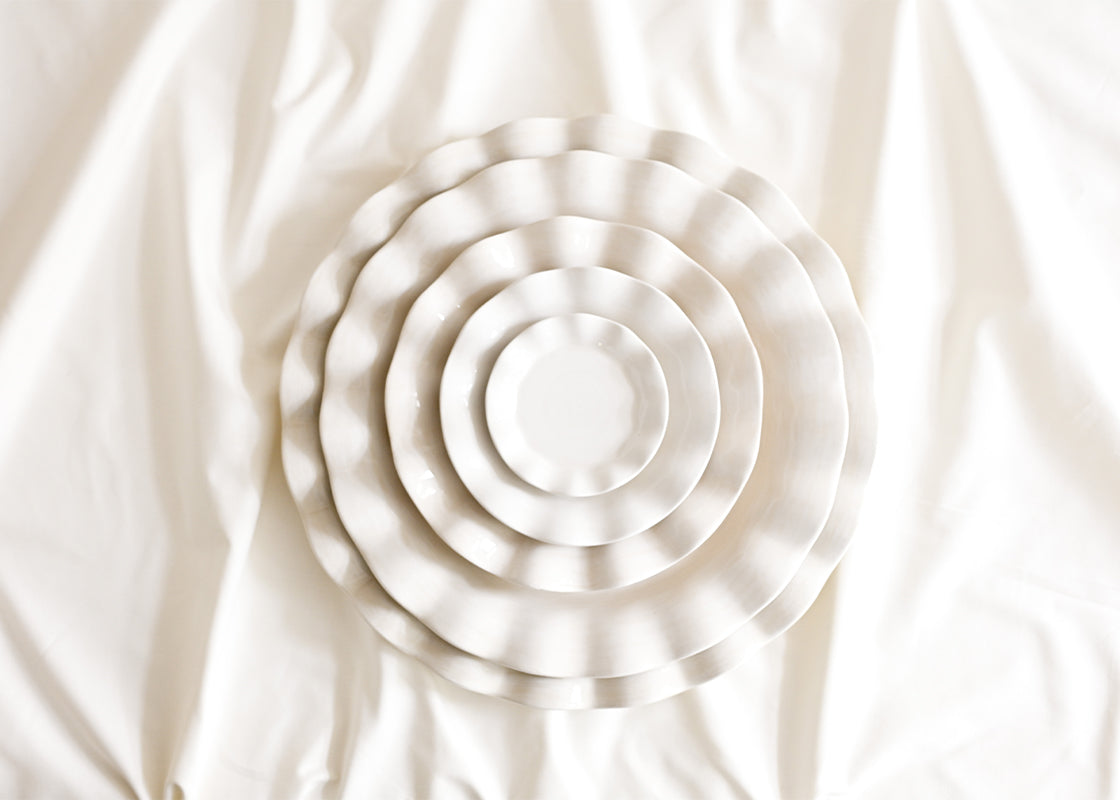 Signature White Ruffle Versa Plate