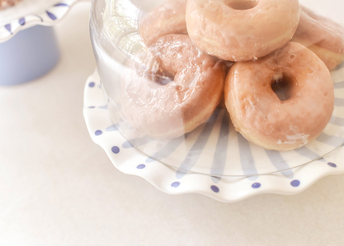 Cropped View of Ruffled Edge on Cake Stand