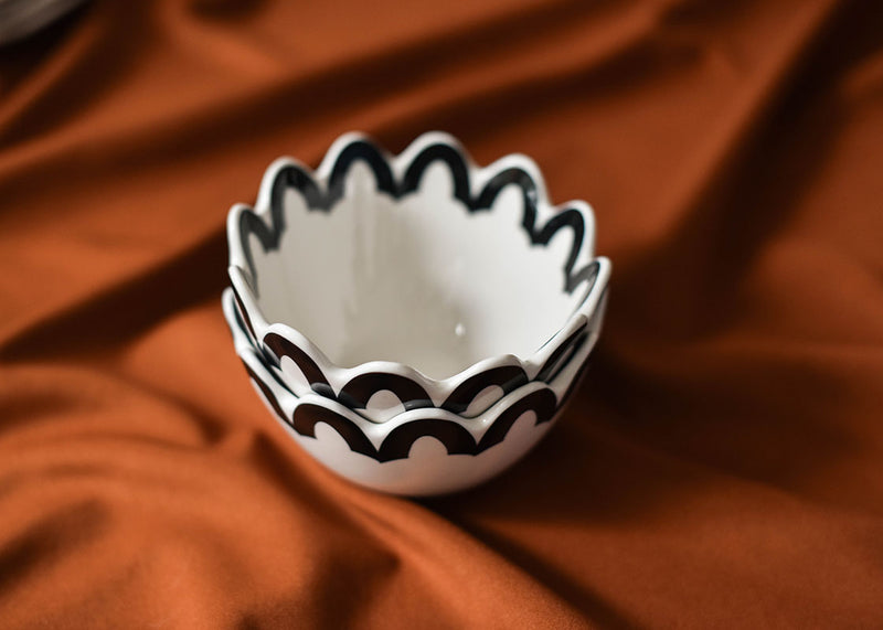 Black Arabesque Trim Scallop Small Bowl Set of 4