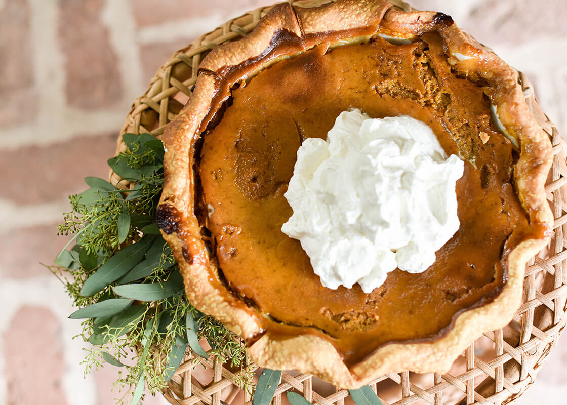 Signature White Ruffle Pie Dish