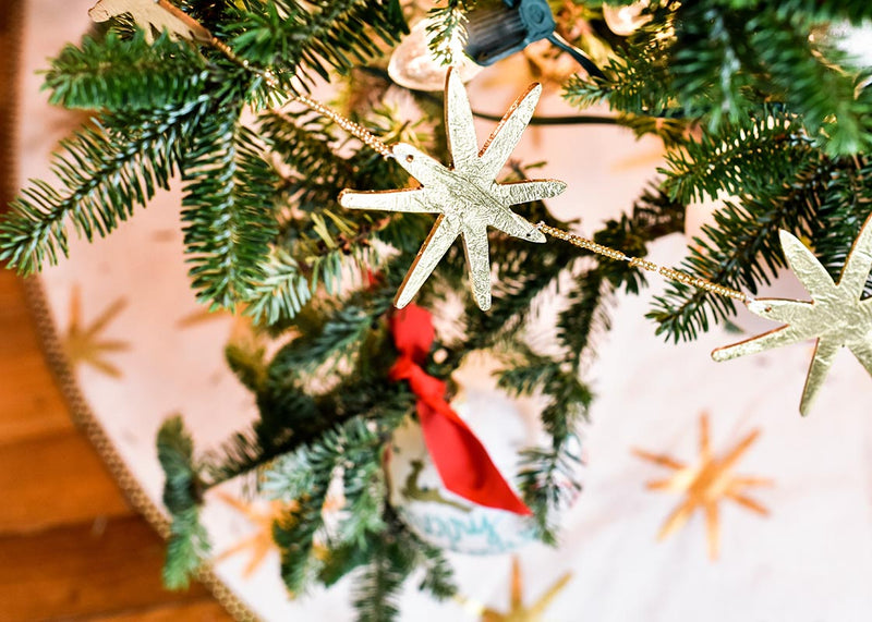 Garland of Stars on Christmas Tree